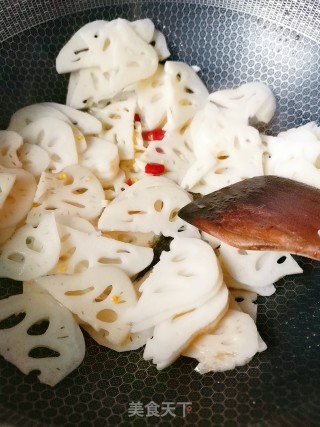炝炒藕片的做法步骤：6