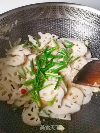 炝炒藕片的做法步骤：8