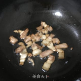 五花肉炒蒜苗的做法步骤：3
