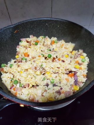 香肠时蔬炒饭的做法步骤：7