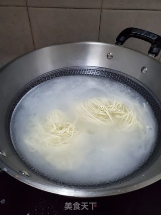 白菜伊面的做法步骤：2