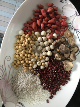 八宝鸭的做法步骤：1