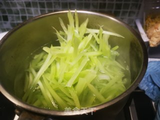 清炒莴笋的做法步骤：3