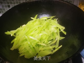 清炒莴笋的做法步骤：6