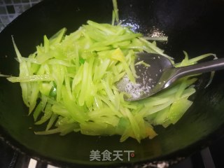 清炒莴笋的做法步骤：9
