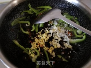 鱼香肉丝的做法步骤：11