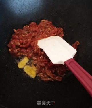 牛柳包菜炒粉丝的做法步骤：5