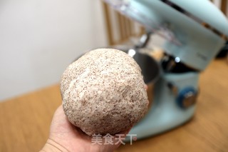 黑全麦老鼠馒头的做法步骤：2