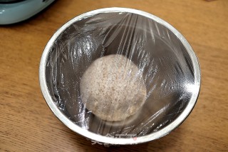 黑全麦老鼠馒头的做法步骤：3