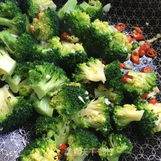 小米辣蒜香西兰花的做法步骤：8