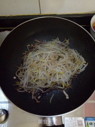 甜面酱炒豆芽的做法步骤：5