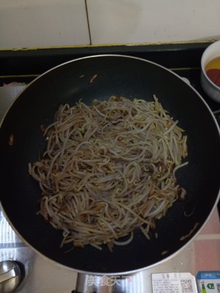 甜面酱炒豆芽的做法步骤：6