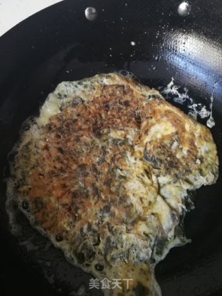 腌制的香椿芽炒鸡蛋的做法步骤：6