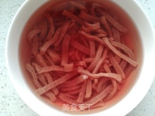 香菜梗炒牛肉的做法步骤：3