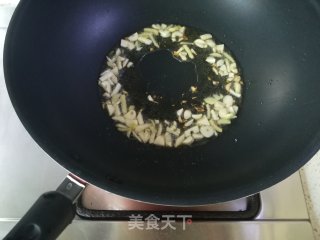 香菜梗炒牛肉的做法步骤：5