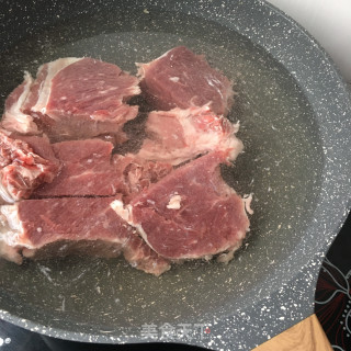 牛肉沙拉的做法步骤：1