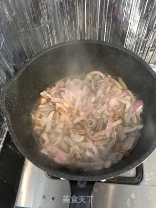 洋葱炒猪肚的做法步骤：5