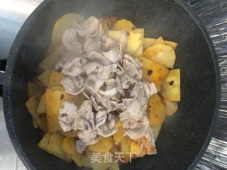 豆豉五花肉片炒土豆的做法步骤：5