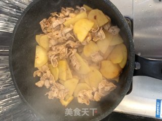 豆豉五花肉片炒土豆的做法步骤：6