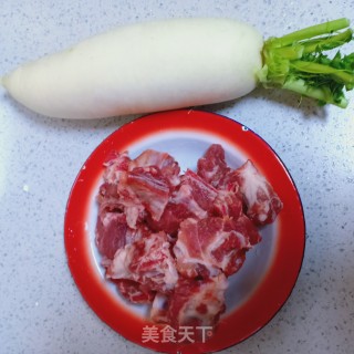 萝卜骨头汤的做法步骤：1