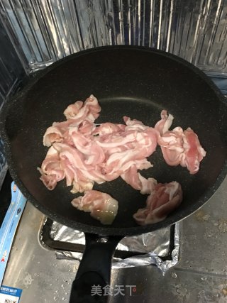 五花肉片家常豆腐的做法步骤：1
