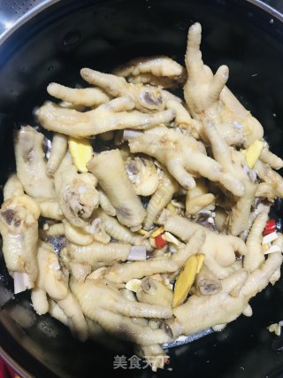 泡椒凤爪的做法步骤：3