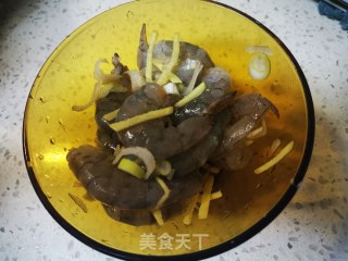 茄汁虾仁的做法步骤：1