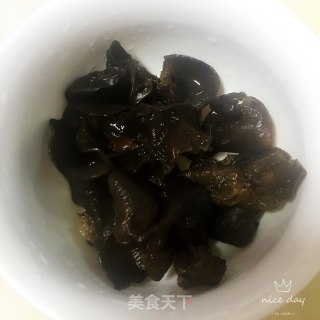 黄瓜木耳减脂汤的做法步骤：1
