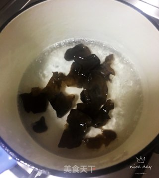 黄瓜木耳减脂汤的做法步骤：4