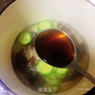 黄瓜木耳减脂汤的做法步骤：7
