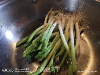 感冒初期食疗方:葱白生姜汤的做法步骤：2