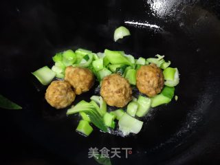 白菜粉丝煮肉圆的做法步骤：2