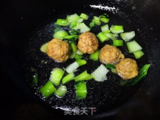 白菜粉丝煮肉圆的做法步骤：3