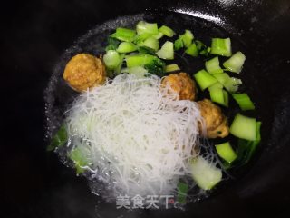 白菜粉丝煮肉圆的做法步骤：4