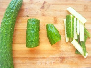 5分钟就能搞定的快手家常菜肉炒黄瓜的做法步骤：1