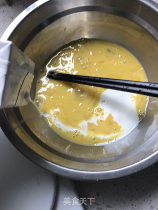 煎鸡蛋饼的做法步骤：2