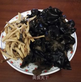 酒酿木耳的做法步骤：2