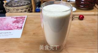 美味香蕉奶昔，听说这个可以减肥，还不快来试试的做法步骤：2