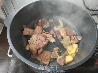 萝卜炖牛杂的做法步骤：4
