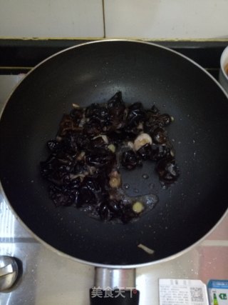 黄瓜木耳烧腐竹的做法步骤：4
