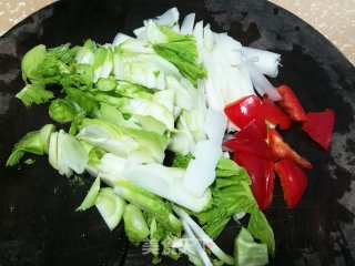 红椒炒儿菜的做法步骤：1