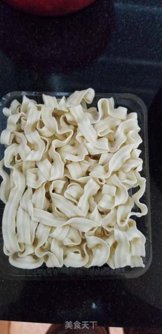辣白菜五花肉汤面的做法步骤：1