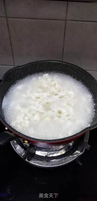 辣白菜五花肉汤面的做法步骤：5