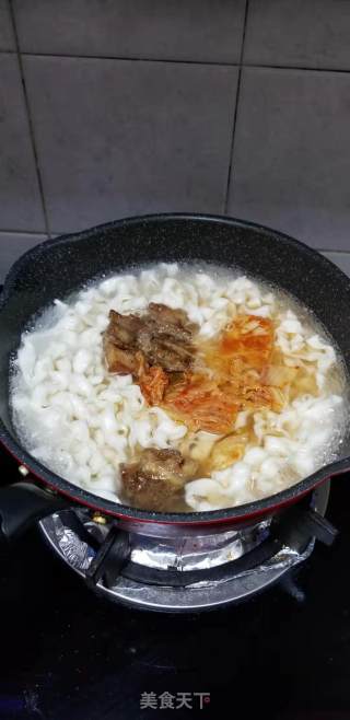 辣白菜五花肉汤面的做法步骤：6