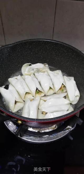 黑木耳肉末锅贴的做法步骤：6