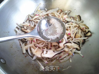 萝卜烧香菇的做法步骤：6