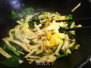 鸡蛋菠菜素炒饼的做法步骤：11