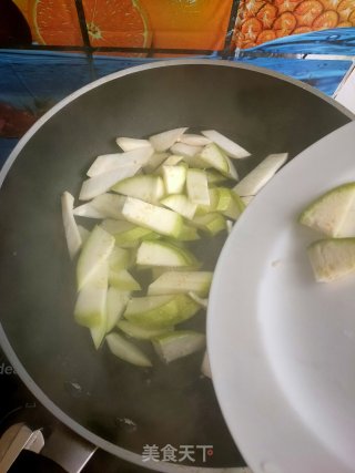 腊八蒜炒葫芦片的做法步骤：3