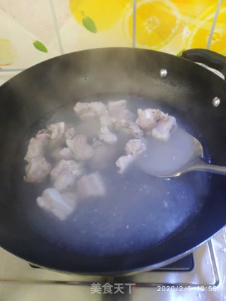 糖醋排骨的做法步骤：2