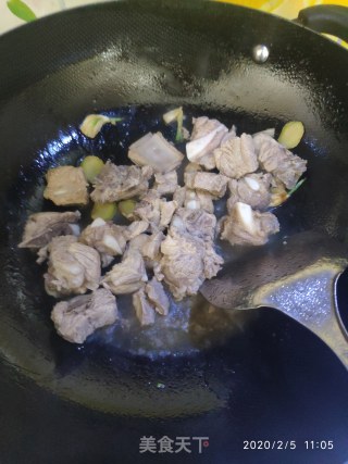 糖醋排骨的做法步骤：6